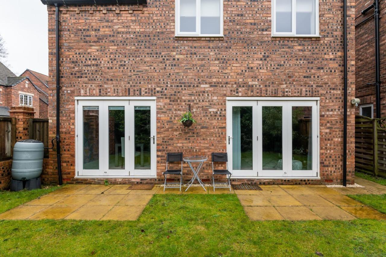 Spacious And Modern Townhouse I Pass The Keys ヨーク エクステリア 写真