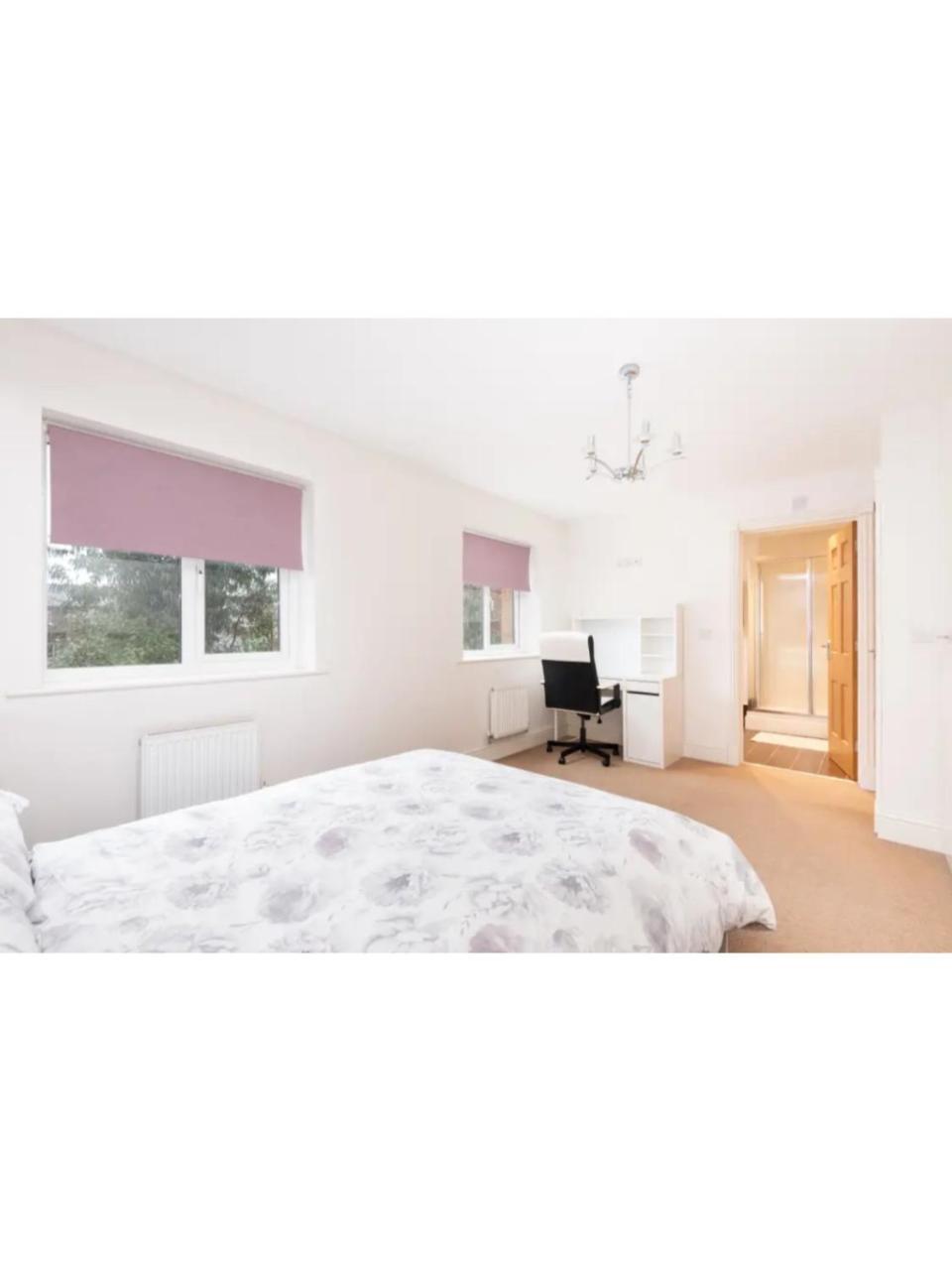 Spacious And Modern Townhouse I Pass The Keys ヨーク エクステリア 写真